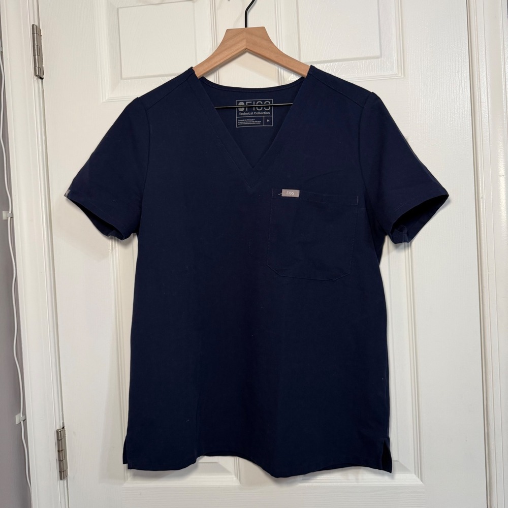 FIGS Scrub Top Navy Blue PO#1262 One Pocket nursing medical FW1000 M